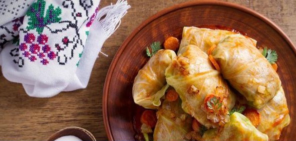 Тихата литургия на кухнята: Как готвят монахините през Петровия пост – рецепта за постни зелеви сарми